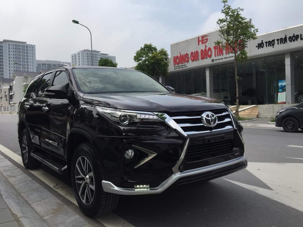 Toyota Fortuner 2017-2020 độ Lexus kiểu dáng antivus màu nâu
