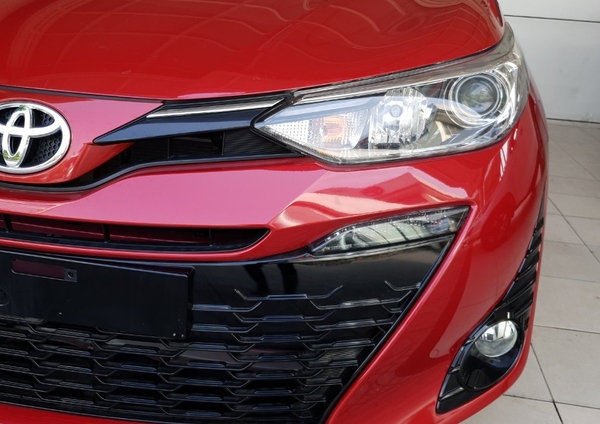 Äèn pha toyota yaris 2019