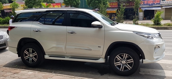 ốp hông body kit lexus cho fortuner