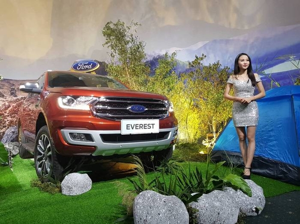 Ford Everest 2018 nâng cấp đồ chơi công nghệ  Đồ chơi Everest 20