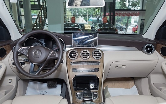 tính năng giải trí trên glc 250 2019