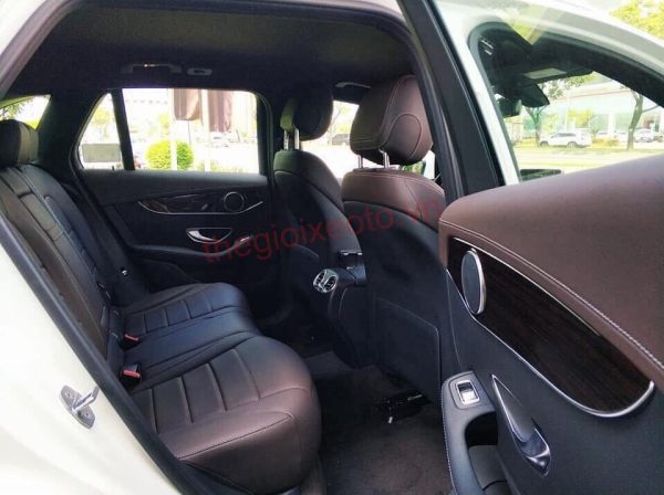 Mercedes GLC 200 có hàng ghế thứ 2 rộng dãi