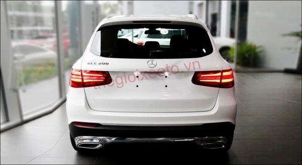 Phần đuôi xe GLC 200