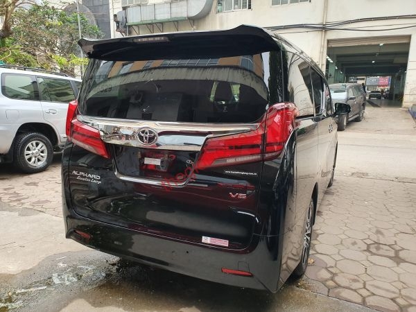 đuôi xe toyota alphard