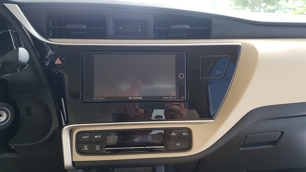 màn hình dvd toyota corolla altis 2019
