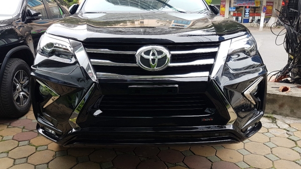 đầu xe Toyota Fortuner 2017-2020 độ Lexus 