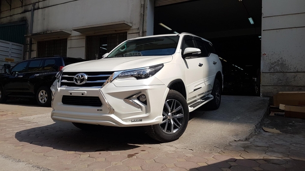 Toyota Fortuner 2020 độ Lexus LX 570 màu trắng ngọc trai