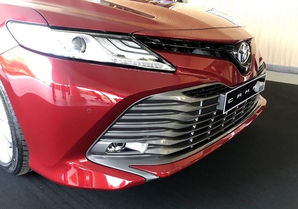 toyota camry 2019 nhập khẩu chính hãng thái lan