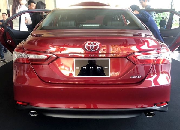 toyota camry 2019 nhập khẩu chính hãng thái lan