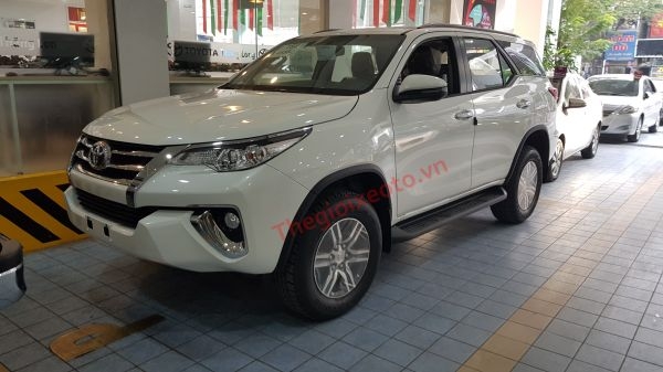 toyota foruner máy dầu số tự động 1 cầu 2019 màu trắng ngọc trai