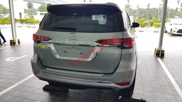 Toyota Fortuner 2019 mau bac