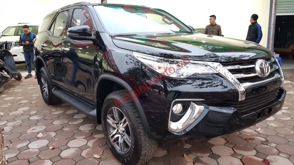 Toyota Fortuner 2019 mau den