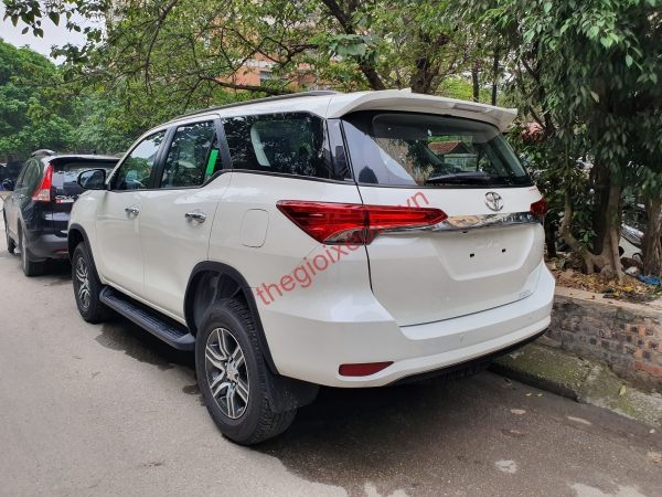 Toyota Fortuner 2019 mau trang ngoc trai