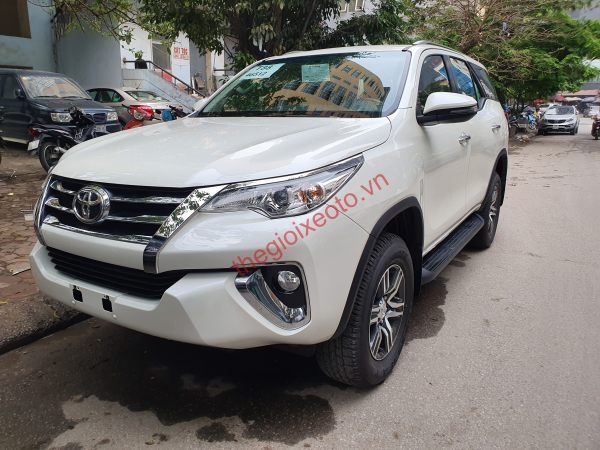 Toyota Fortuner 2019 mau trang ngoc trai