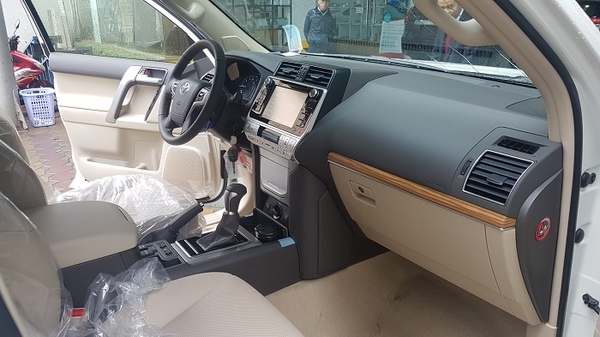 toyota land cruiser prado vx hàng ghế trước