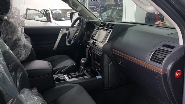 toyota land cruiser prado vx 2019 hàng ghế trước