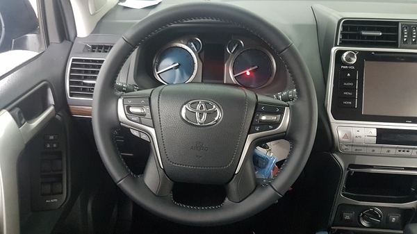 vô lăng toyota land cruiser prado vx 2019