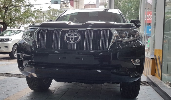 toyota land cruiser prado vx 2019 đầu xe