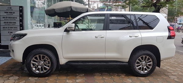 toyota land cruiser prado vx 2019 màu trắng ngọc trai