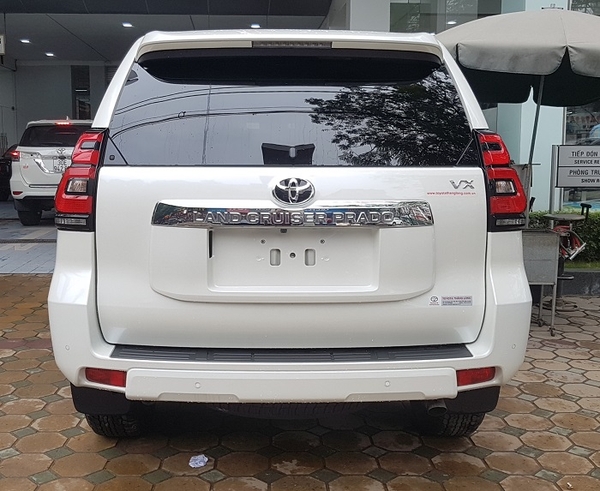 đuôi xe toyota land cruiser prado vx 2019
