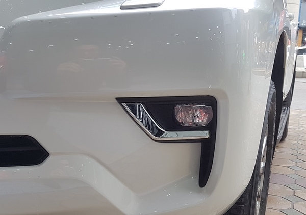 toyota land cruiser prado vx 2019 đèn sương mù