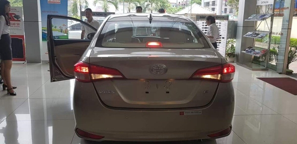 Hình ảnh Toyota Vios 2019 phiên bản 1.5G CVT màu vàng cát đã có mặt.