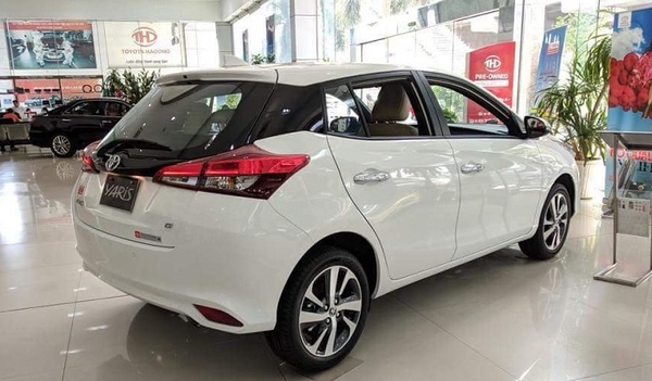 hông xe yaris 2019 màu trắng