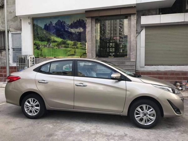 Vios 2019 màu vàng cát