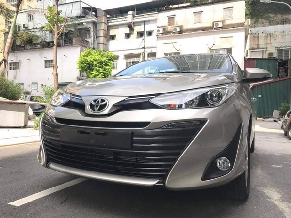 Đầu xe Vios 2019 màu vàng cát
