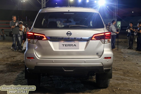 Đuôi xe Nissan Terra