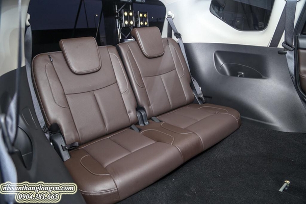 Hàng ghế thứ 03 rộng rãi trên Nissan Terra
