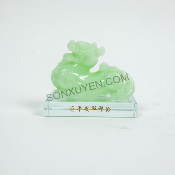 Tỳ hưu ngọc xanh kệ kính C 9,5 cm R 12 cm