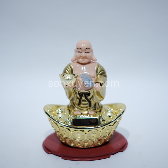 Phật di lặc đứng trên thoi vàng đầu gật gù tay vẫy quạt cao 14 cm rộng 11 cm