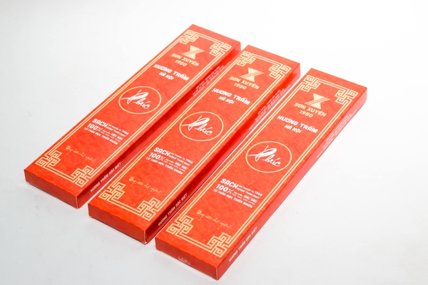 Hương trầm sạch thơm đặc biệt, hộp cỡ trung 60 cây, dài 35 cm. Mã HSX03