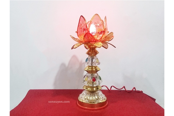 Đèn thờ Hoa Sen thân bằng pha lê bông vàng hay đỏ, có các họa tiết các viên ngọc đỏ vàng trên thân đèn, cao 30 cm. Hàng cao cấp. Giá 1 đôi. Mẫu số 01/6-12