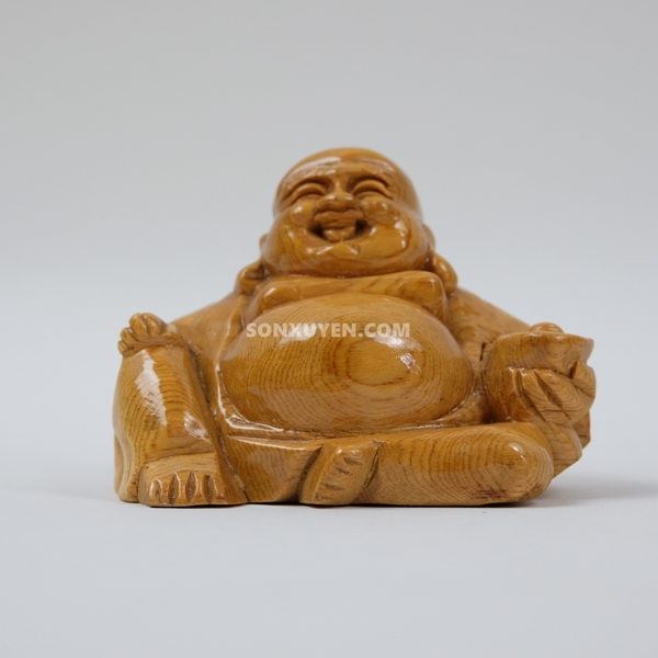 Phật di lặc ngồi cầm thoi vàng bằng gỗ pơ mu cao 7,5 cm rộng 10 cm