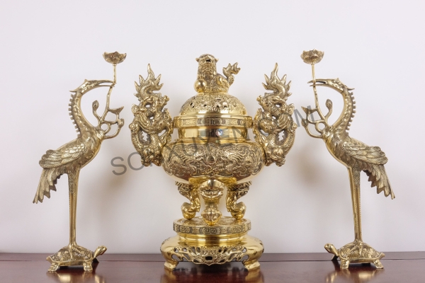 Bộ tam sự hạc đồng vàng  Đài Loan. Đỉnh tròn tai rồng, cao 46 cm.
