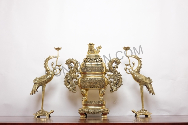 Bộ tam sự hạc đồng vàng  Đài Loan. Đỉnh vuông tai rồng, cao 57 cm.