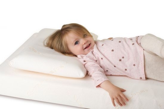 Trẻ nhỏ dễ bị vi khuẩn ẩn chứa trong đệm tấn công, mẹ phải làm sao?