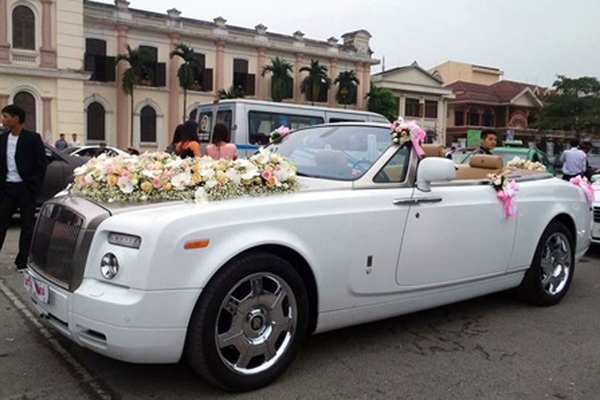 Rước dâu bằng xe Roll Royce