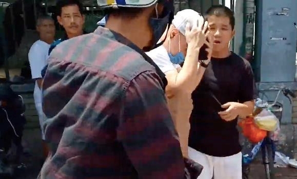 Lê Dương Bảo Lâm bị đánh khi đi phát cơm từ thiện
