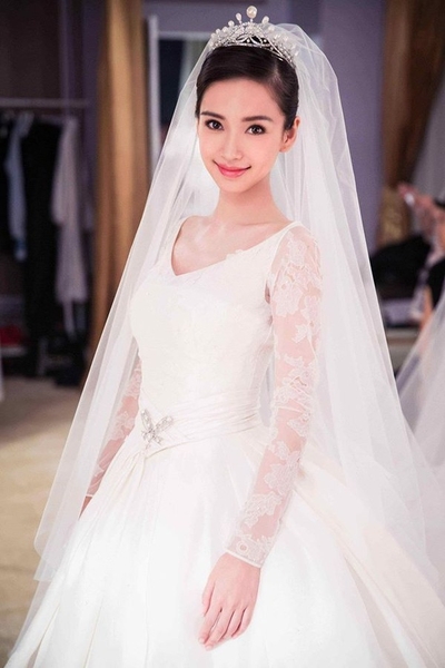 Chiêm ngưỡng chiếc váy cưới lộng lẫy của Angelababy