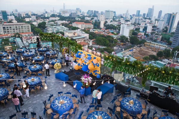 XU HƯỚNG TỔ CHỨC CƯỚI ROOFTOP ĐANG ĐƯỢC ƯA CHUỘNG