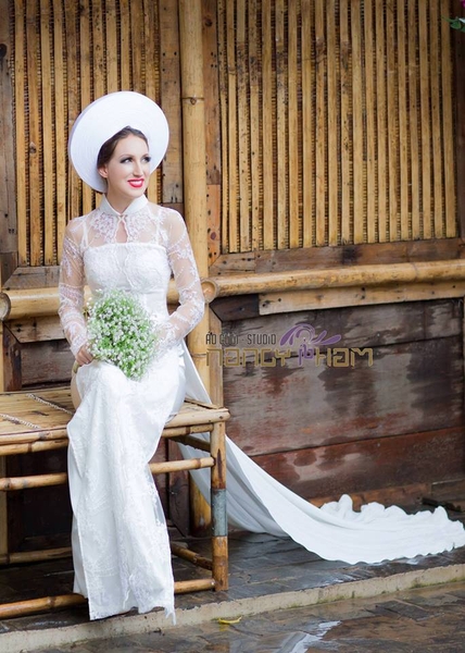 Soirée des chat Bridal - Dâu thử váy. Hãy đến với #Soiree_Des_Chat để mình  giúp bạn thêm một phần lộng lẫy trong ngày trọng đại nhé . SOIREE DES CHAT  - thương