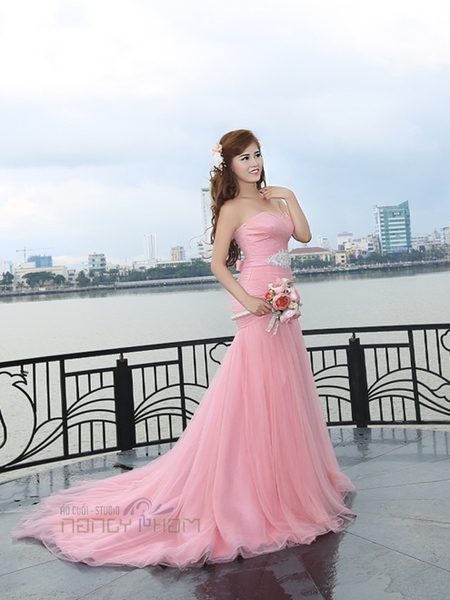 Váy cưới màu hồng - Một bước thành nàng công chúa