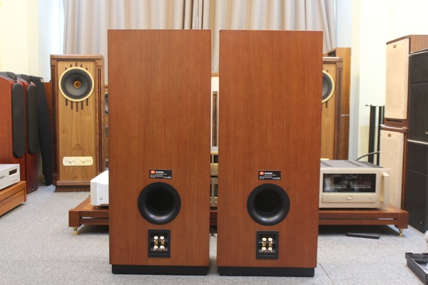 Loa JBL S4600 đến từ thương hiệu nổi tiếng