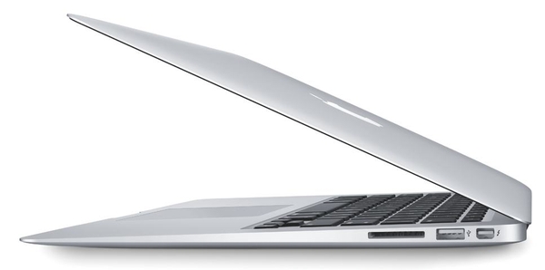 Macbook Air MC965 trang bị nhiều cổng nối