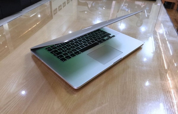 MacBook Retina MJLT2 - Mid 2015 Multi-Touch trackpad và bàn phím có đèn nền