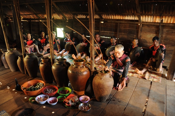 cách làm rượu cần tây nguyên
