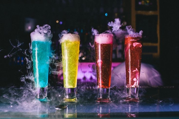 Cocktail đẹp mắt từ đá khói - Máy làm đá dry ice KAG Việt Nam